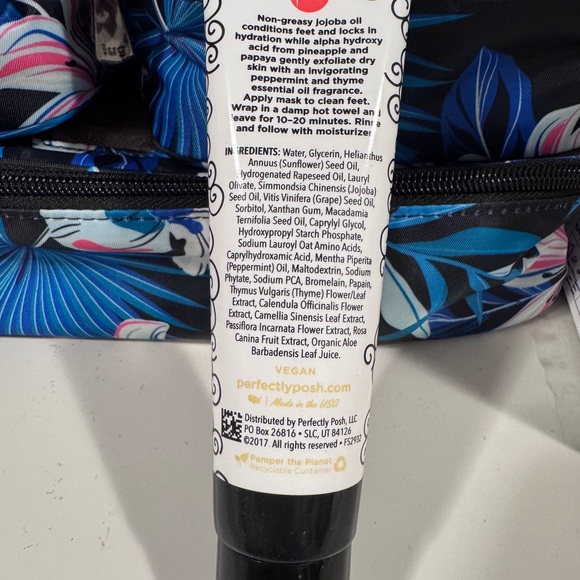 ❣️SALE❣️~$10~Perfectly Posh~Toes before Bros~Hot Wrap Foot Mask~ New and Sealed - Picture 2 of 4